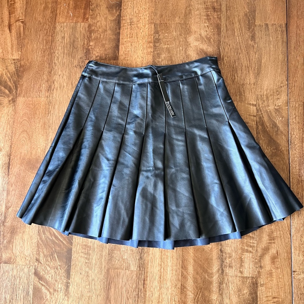 Love Tree Black Faux Leather Pleated Mini Skirt